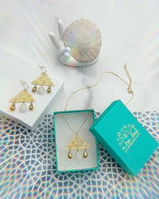 Load image into Gallery viewer, Rain Cloud Necklace with Quartz and Glass Raindrop Beads