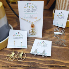 Load image into Gallery viewer, Honeybee Necklace with Bead