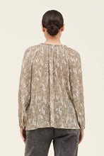 Load image into Gallery viewer, PRINTED CHIFFON BLOUSE: DRY THYME
