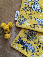 Load image into Gallery viewer, Zippered pouch | outside cats
