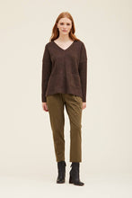 Load image into Gallery viewer, POCKET V-NECK SWEATER / DARK UMBER
