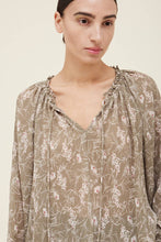 Load image into Gallery viewer, PRINTED CHIFFON BLOUSE: DRY THYME
