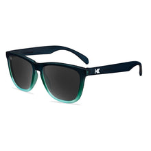 Load image into Gallery viewer, CLASSICS Polorized Sunglasses
