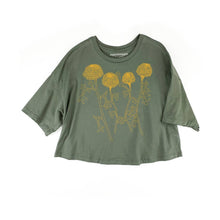 Load image into Gallery viewer, Mums Clover Crop Tee
