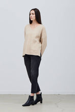 Load image into Gallery viewer, POCKET V-NECK SWEATER / DARK UMBER
