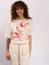 Load image into Gallery viewer, Venus Flytrap Clover Crop Tee
