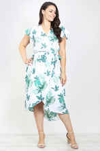 Load image into Gallery viewer, Tropical Leaf Dress (Plus Size)
