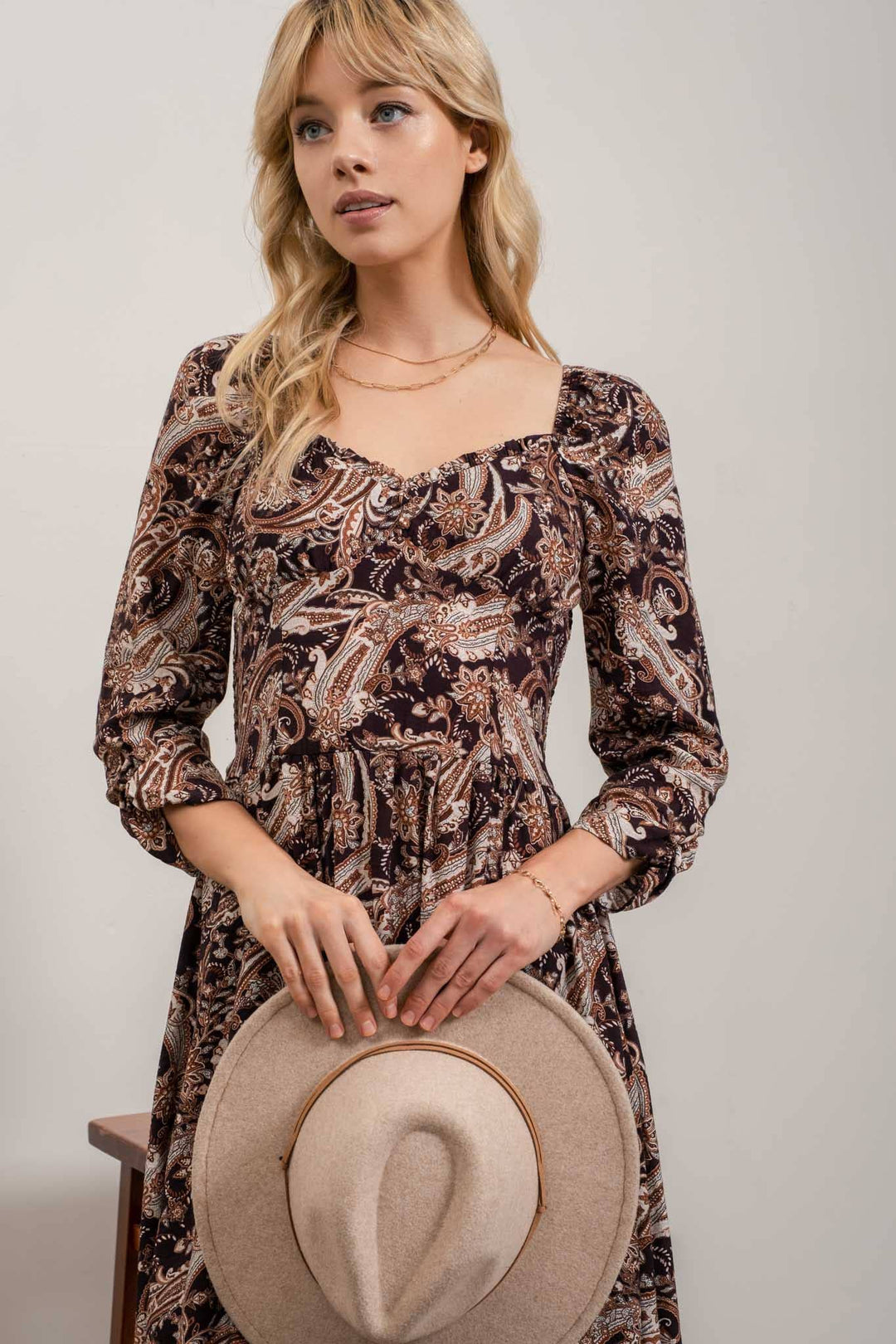 SWEETHEART NECKLINE MIDI DRESS